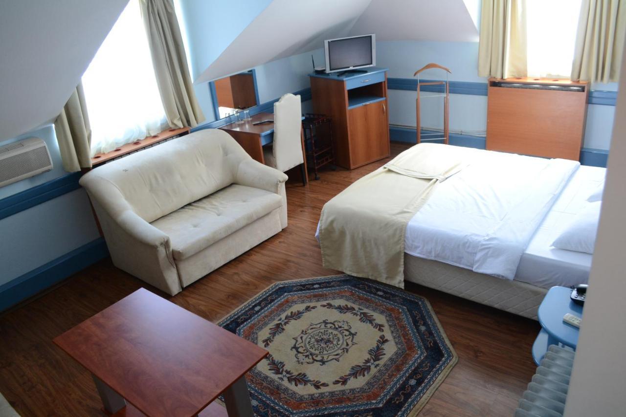 Hotel Tomce Sofka Szkopje Kültér fotó